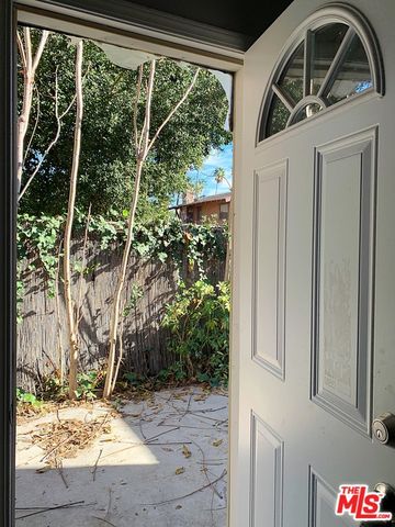 $2,995 | 996 North Los Robles Avenue, Pasadena, CA 91104