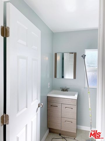 $2,995 | 996 North Los Robles Avenue, Pasadena, CA 91104