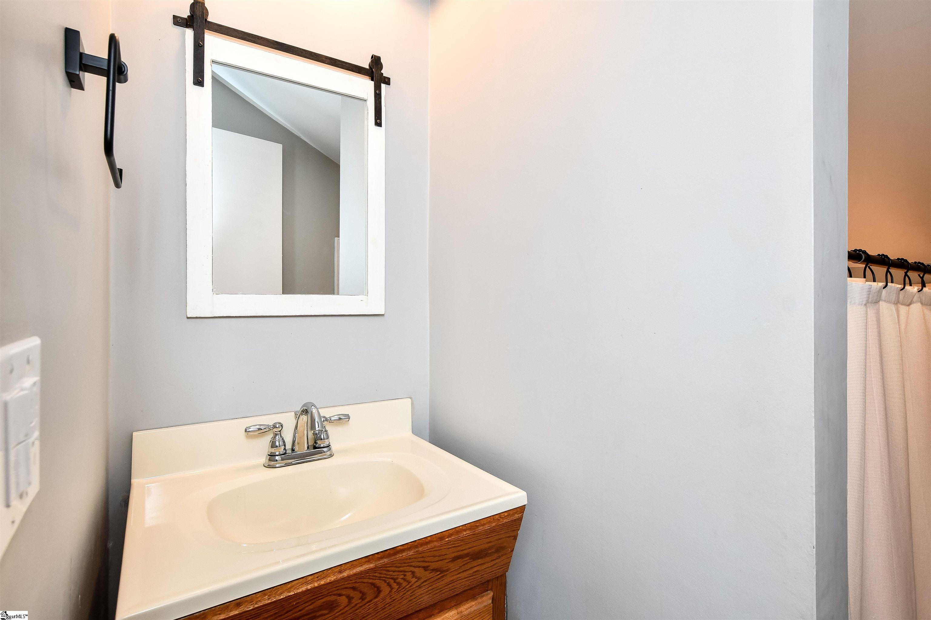 948 Hunter Road Fountain Inn, SC 29644 - Photo 14 of 36