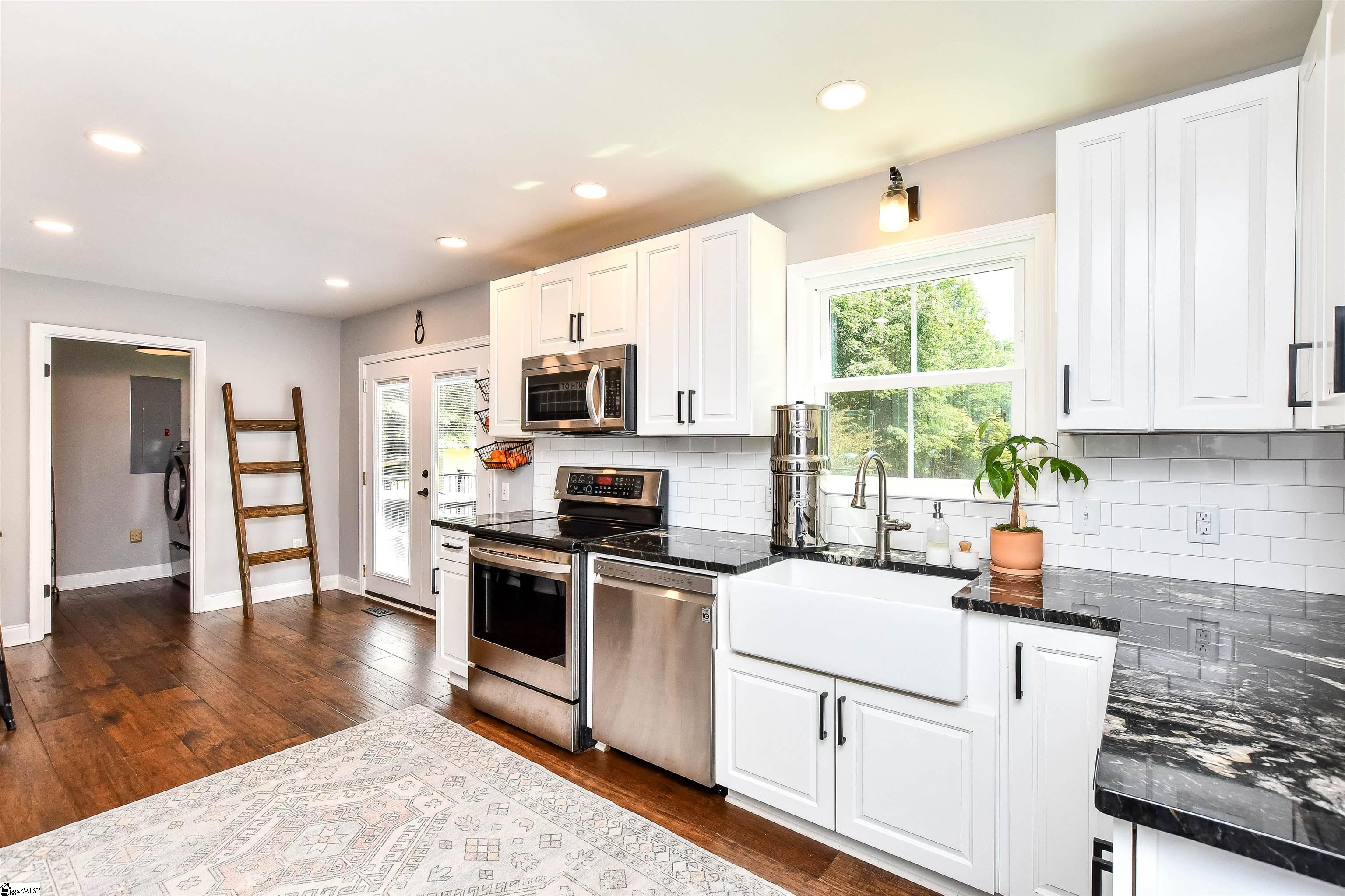 948 Hunter Road Fountain Inn, SC 29644 - Photo 15 of 36
