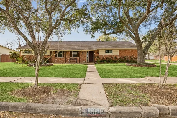 a view of house with a yard