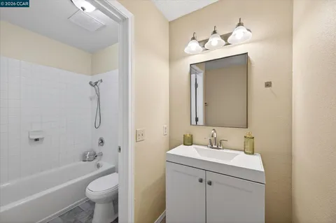 $299,000 | 1065 Mohr Lane, Unit D, Concord, CA 94518