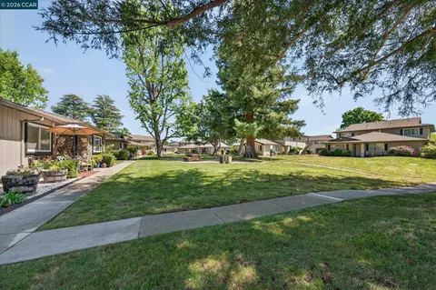$299,000 | 1065 Mohr Lane, Unit D, Concord, CA 94518
