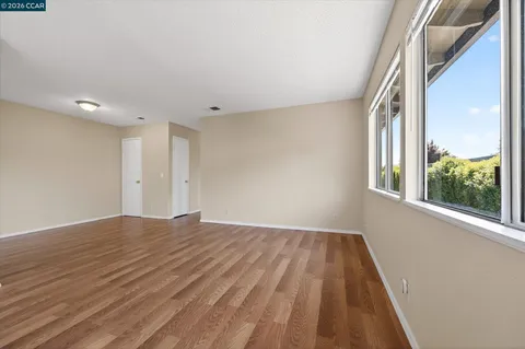 $299,000 | 1065 Mohr Lane, Unit D, Concord, CA 94518
