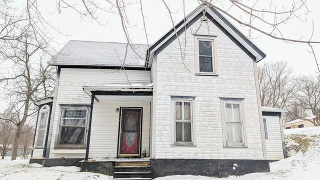 $39,900 | 112 Bluff Street, Lake Benton, MN 56149