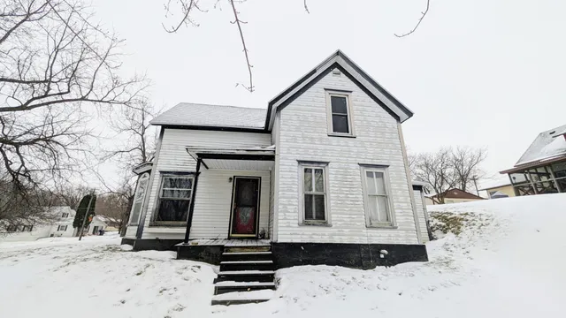 $39,900 | 112 Bluff Street, Lake Benton, MN 56149