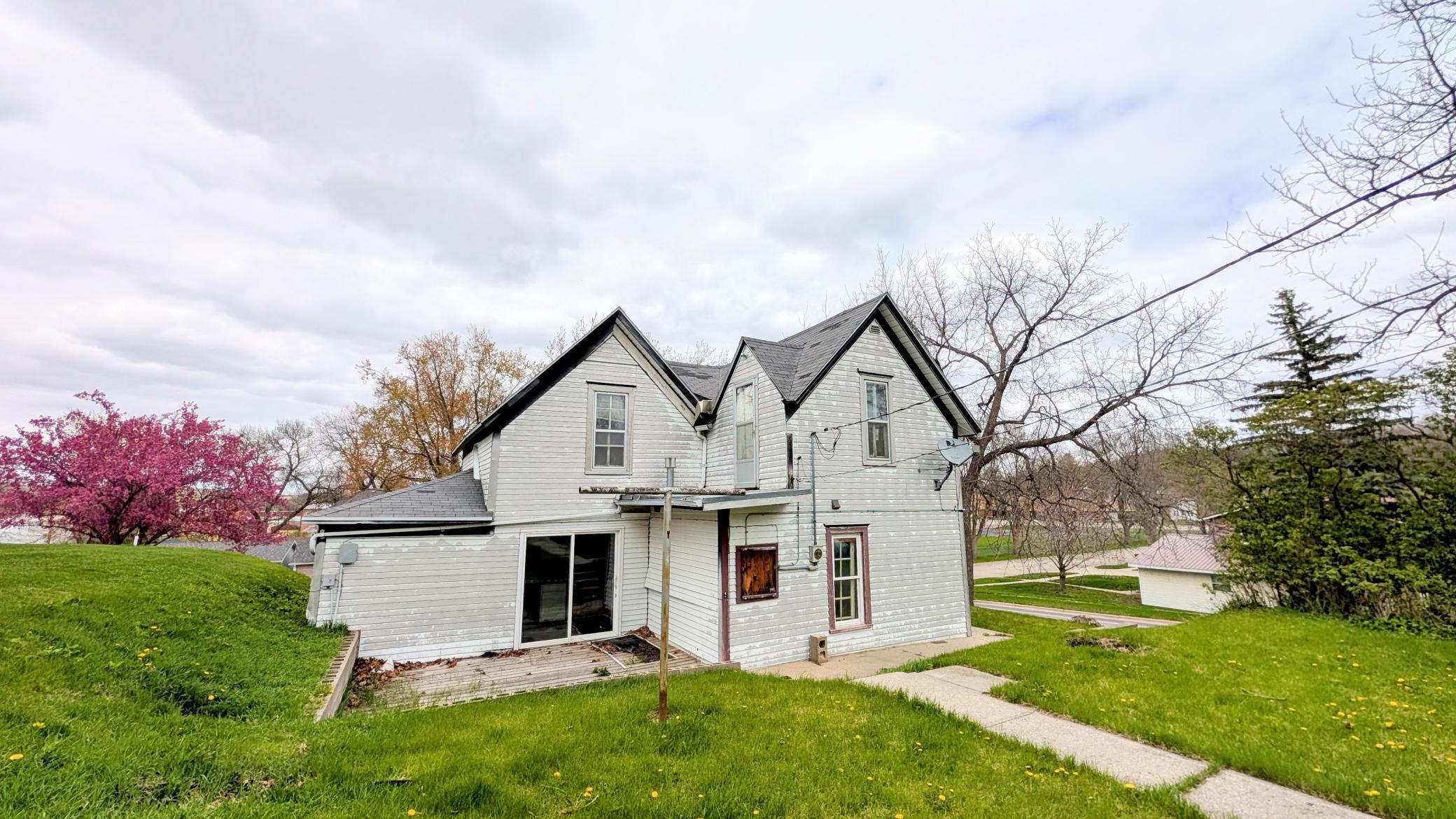 112 Bluff Street Lake Benton, MN 56149 - Photo 4 of 18