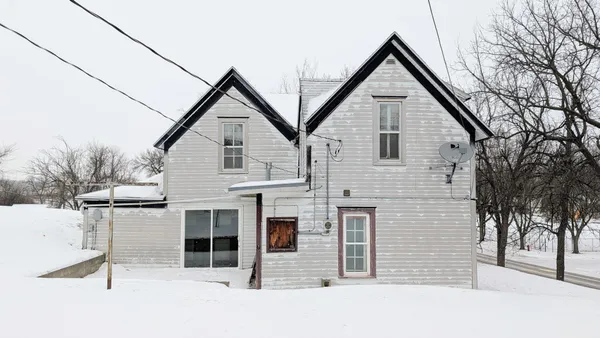 $39,900 | 112 Bluff Street, Lake Benton, MN 56149