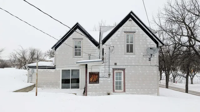 $39,900 | 112 Bluff Street, Lake Benton, MN 56149