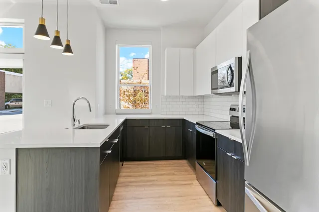 $1,812 | 5945 6th Avenue, Unit 117, Kenosha, WI 53140