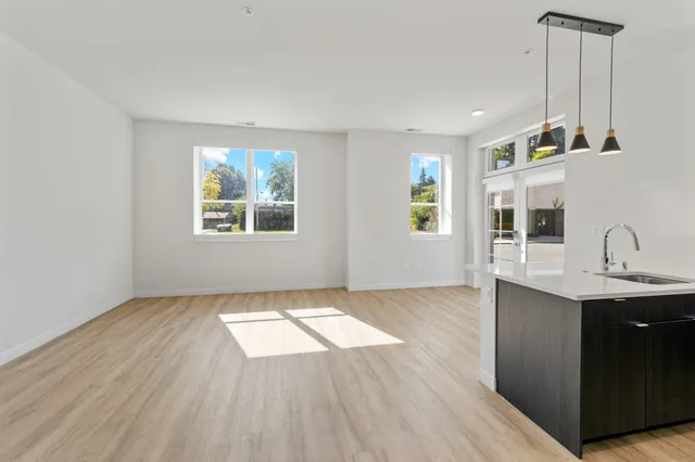 $1,812 | 5945 6th Avenue, Unit 117, Kenosha, WI 53140