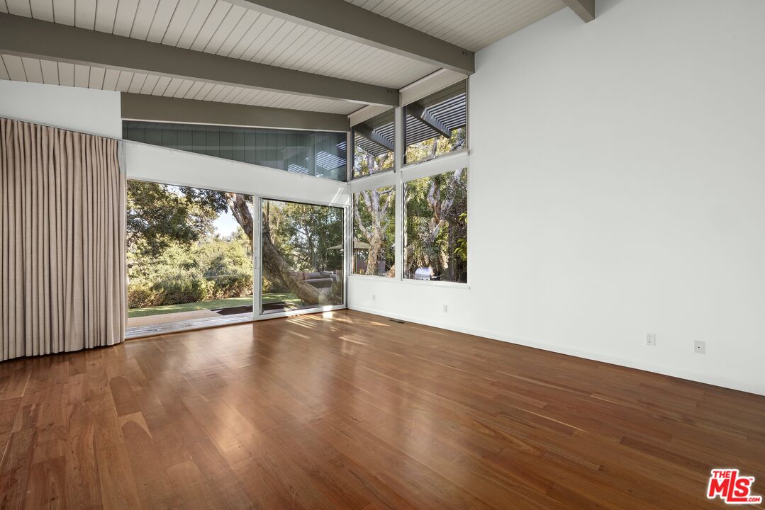 810 North Tigertail Road Los Angeles, CA 90049 - Photo 10 of 25 Gallery Image 10