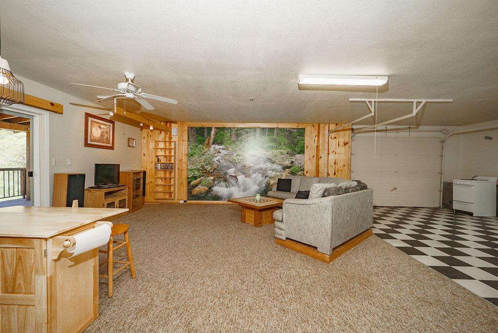 331 Steel Bridge Road Douglas City, CA 96024 - Photo 20 of 43 living area
