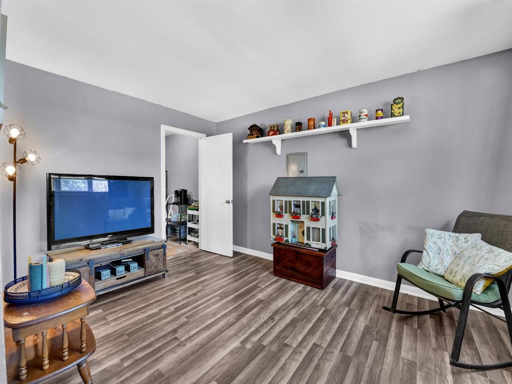 309 North Cedar Street Springtown, TX 76082 - Photo 8 of 22