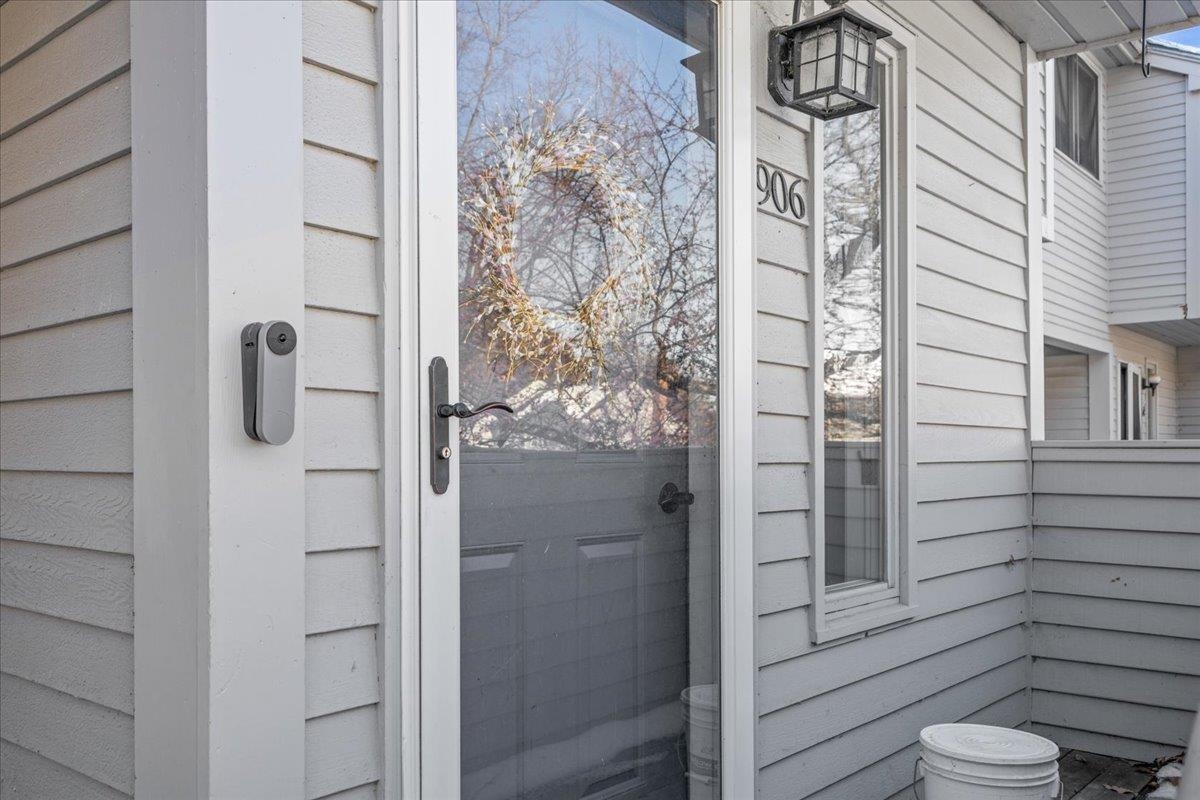 33 Harbor View Road, Unit 906 South Burlington, VT 05403 - Photo 3 of 44