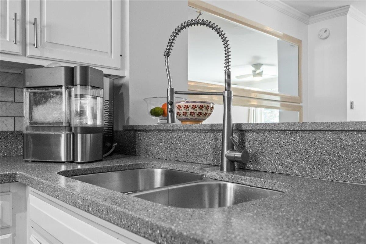 33 Harbor View Road, Unit 906 South Burlington, VT 05403 - Photo 9 of 44