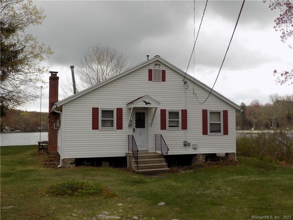 a view of a house with a yard