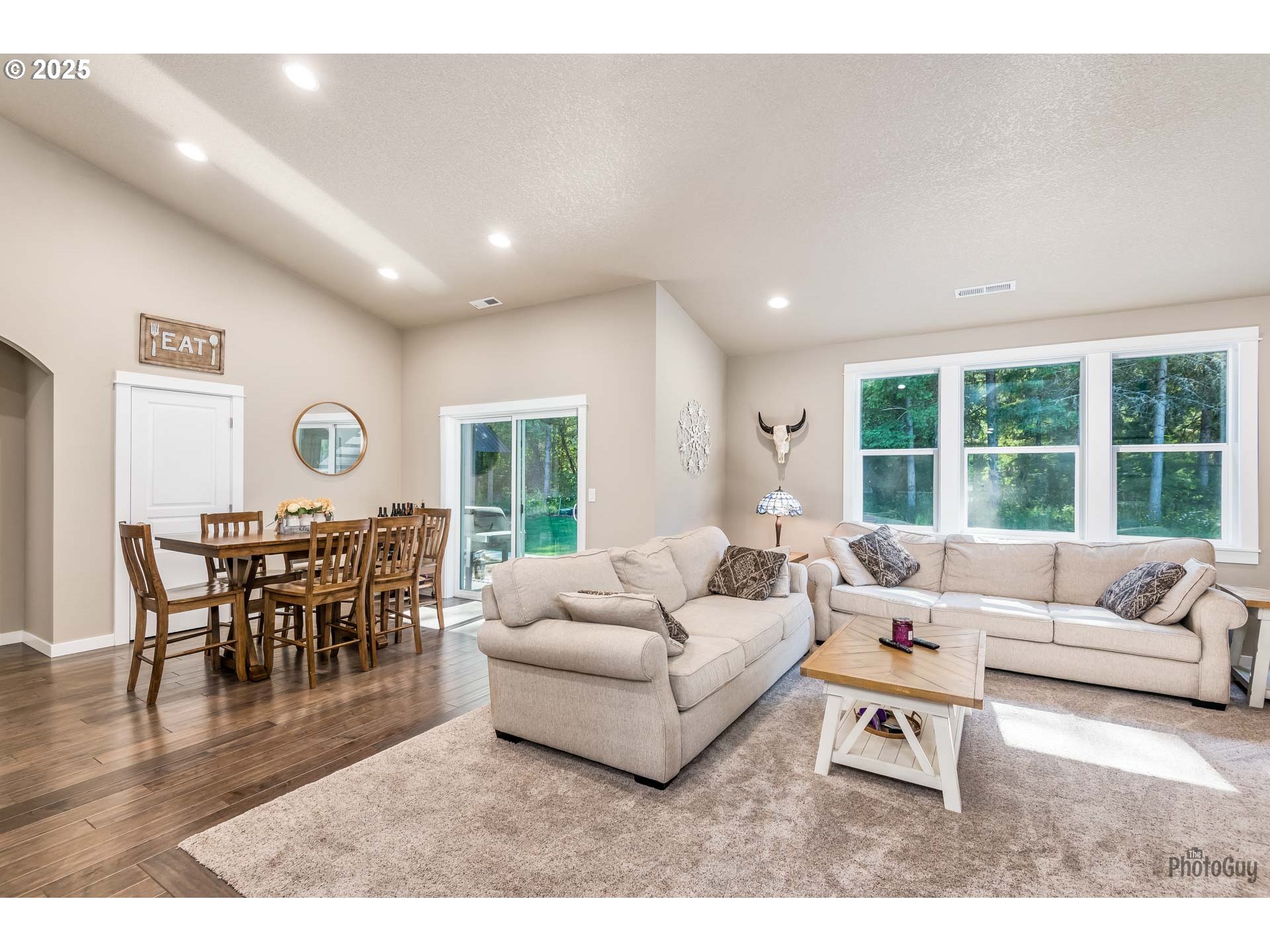 88454 Sproat Ranch Road Veneta, OR 97487 - Photo 16 of 48 Living Room/Dining Room