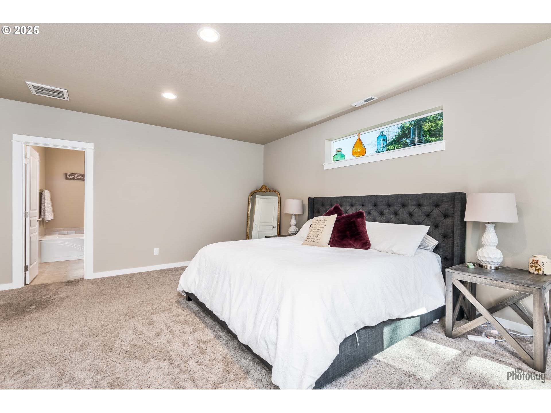 88454 Sproat Ranch Road Veneta, OR 97487 - Photo 19 of 48 Owner's Suite Bedroom