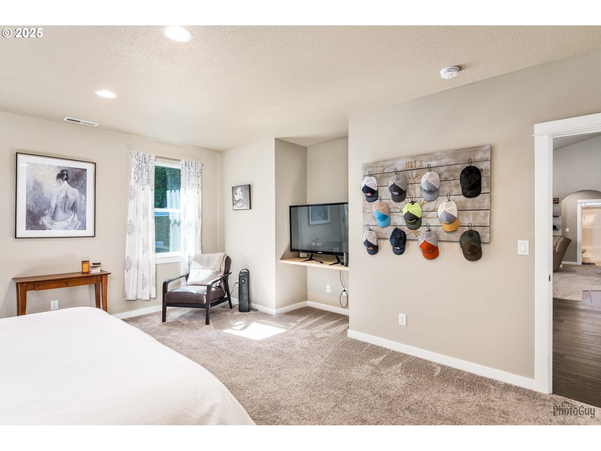 88454 Sproat Ranch Road Veneta, OR 97487 - Photo 21 of 48 Owner's Suite Bedroom