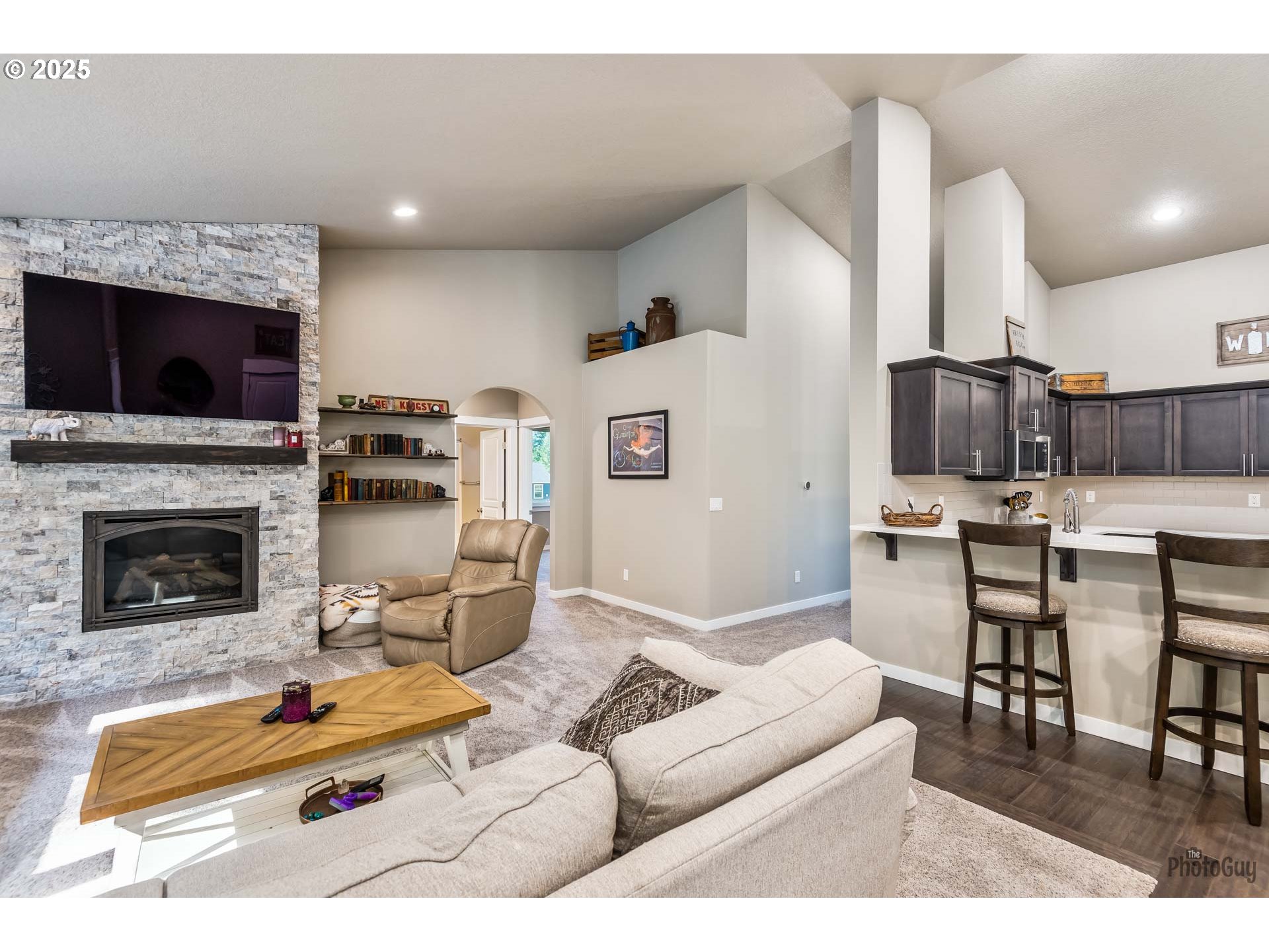 88454 Sproat Ranch Road Veneta, OR 97487 - Photo 8 of 48 Living Room