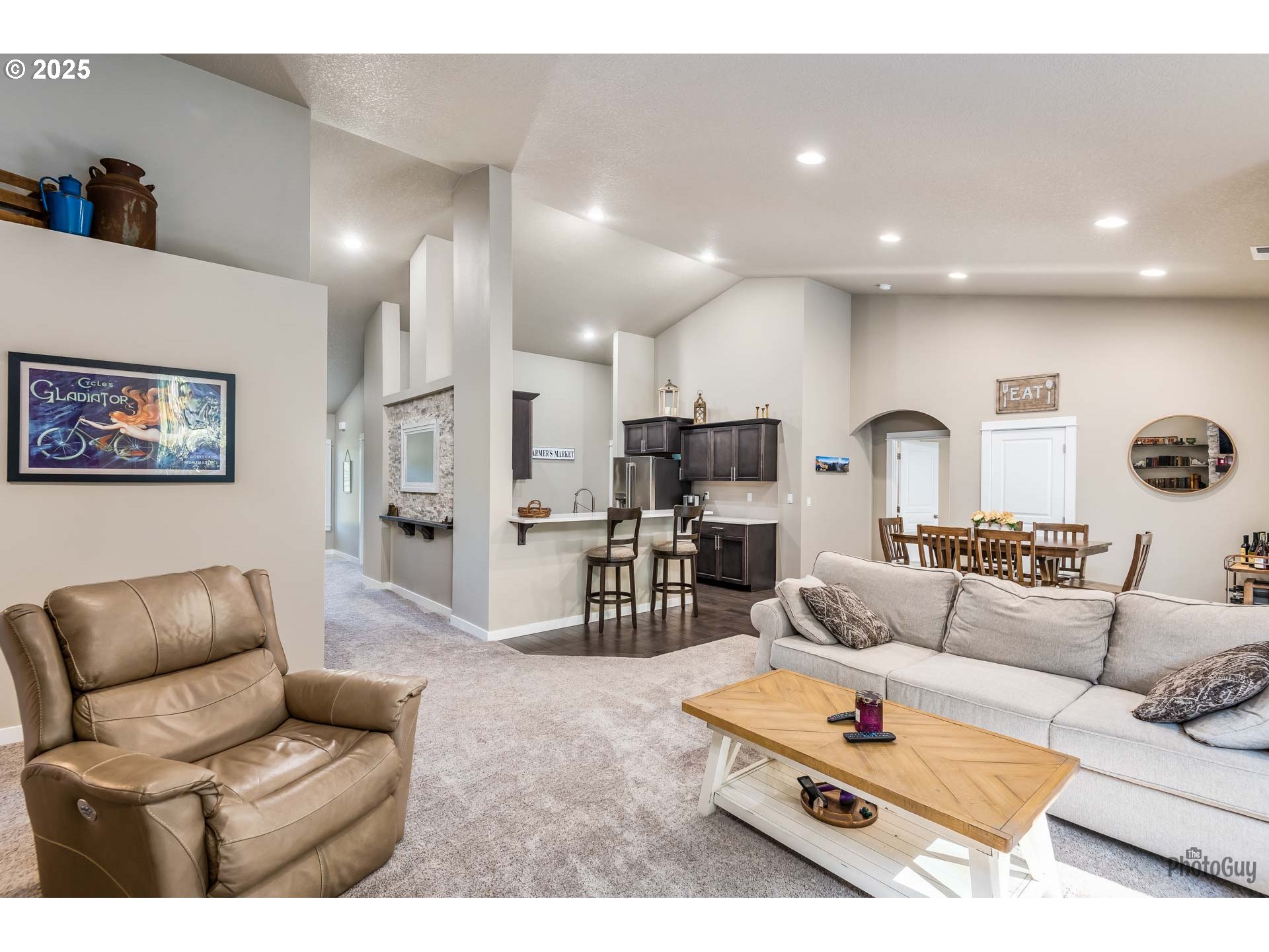 88454 Sproat Ranch Road Veneta, OR 97487 - Photo 9 of 48 Living Room