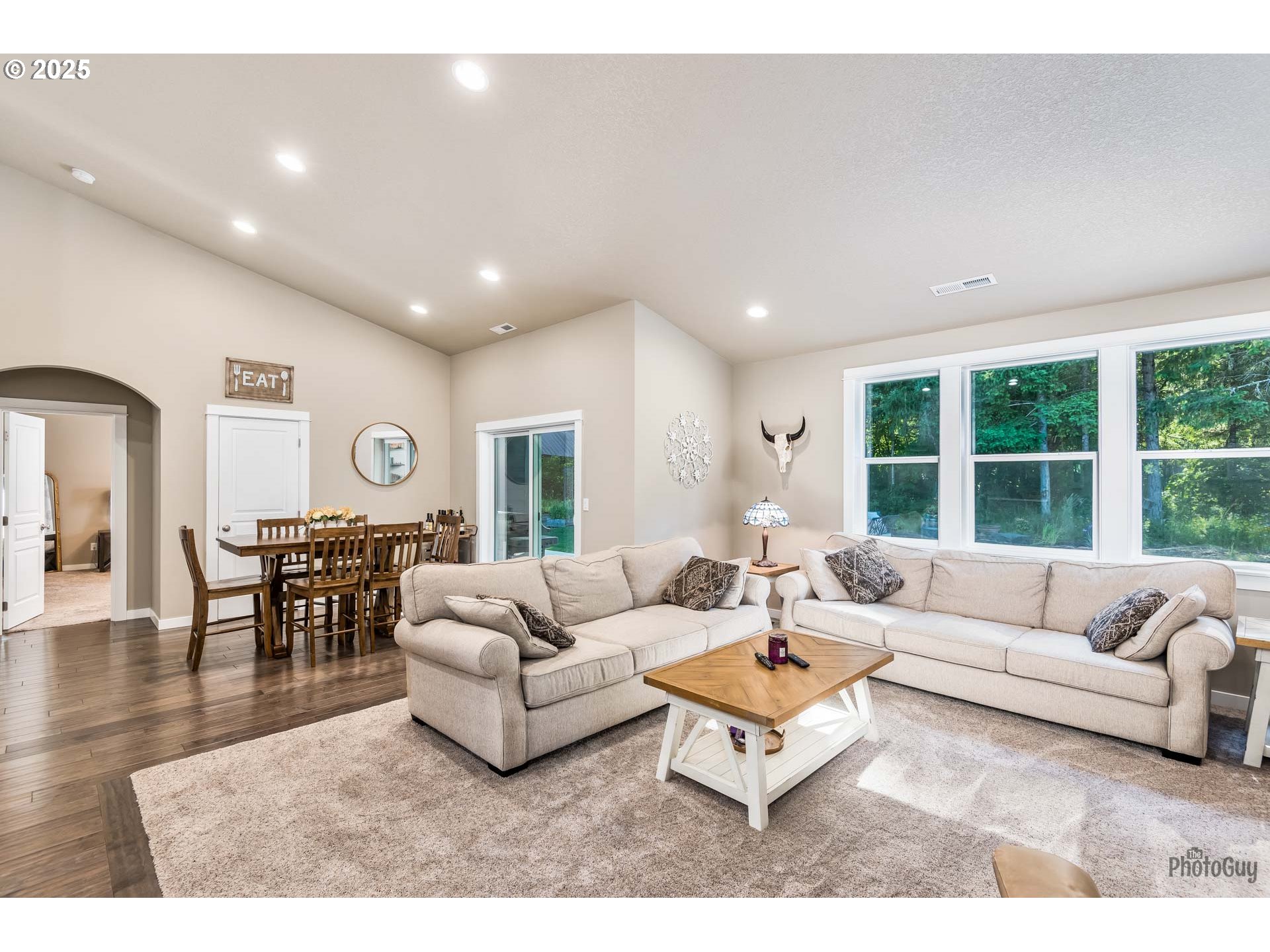 88454 Sproat Ranch Road Veneta, OR 97487 - Photo 10 of 48 Living Room/Dining Room