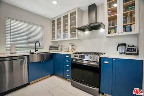 $615,000 | 7100 Balboa Boulevard, Unit 702, Van Nuys, CA 91406