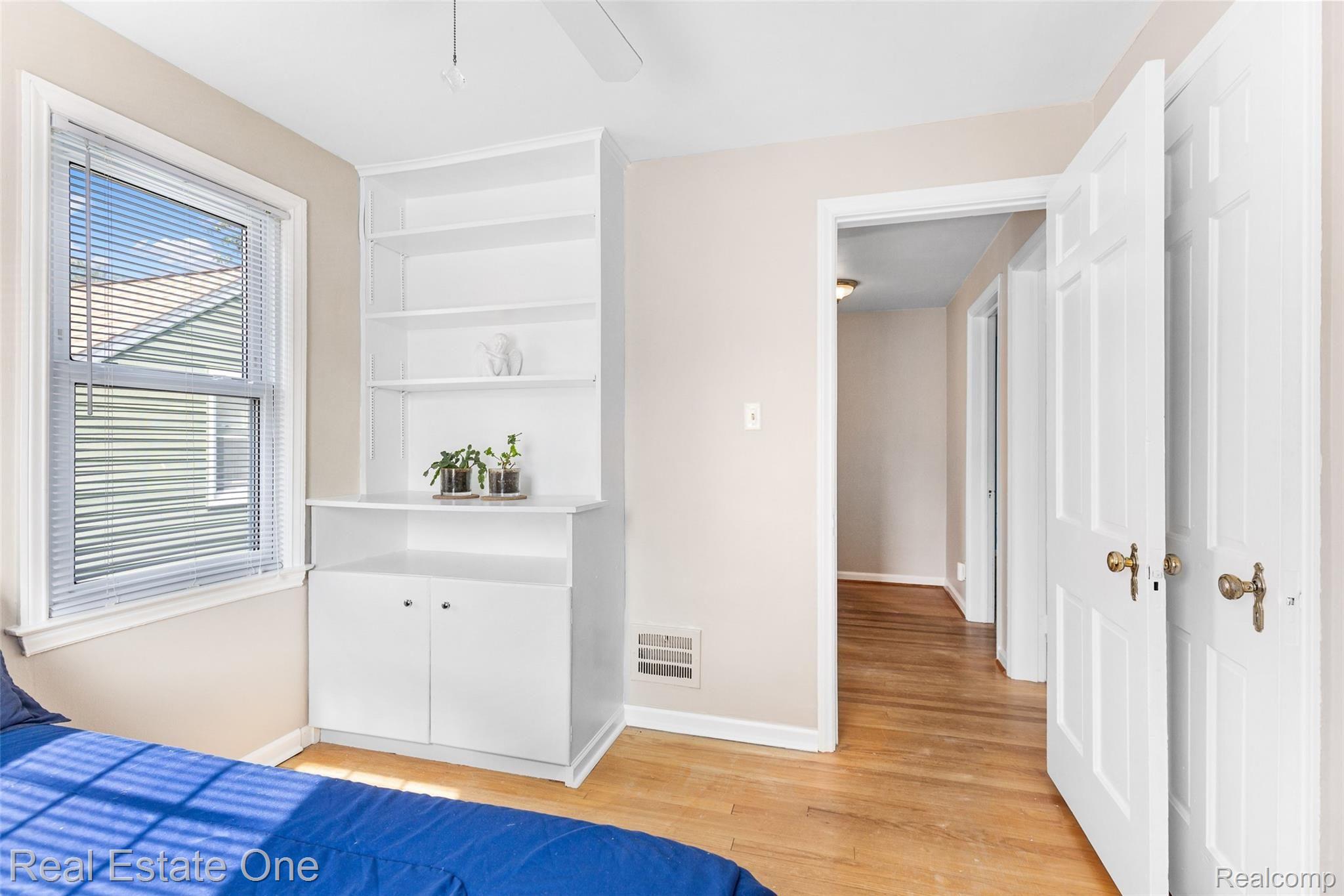 1186 Harvard Road Berkley, MI 48072 - Photo 15 of 26 Bedroom #3 w/great natural light!