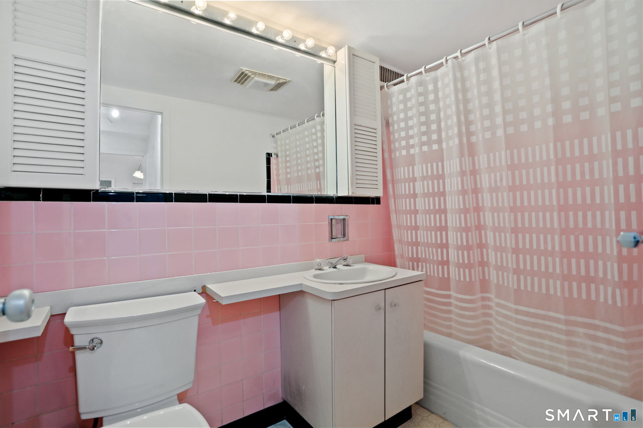 25 Cartright Street, Unit 3K Bridgeport, CT 06604 - Photo 13 of 18 a bathroom with a sink a toilet and a bathtub