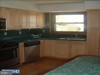 1004 Neck Road Burlington, NJ 08016 - Photo 3 of 6 Kitchen
