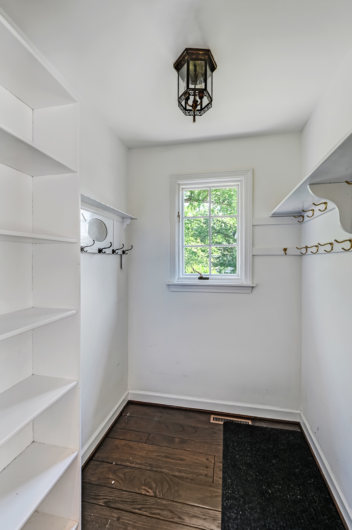 8857 Johnston Road Burr Ridge, IL 60527 - Photo 21 of 47 a view of an empty room with a window