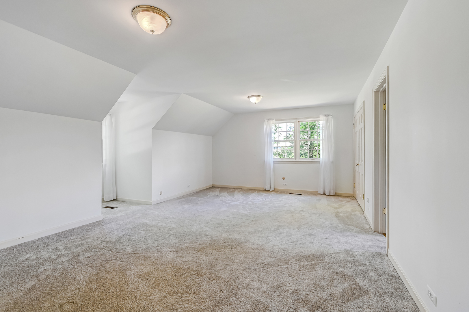 8857 Johnston Road Burr Ridge, IL 60527 - Photo 33 of 47 an empty room with windows