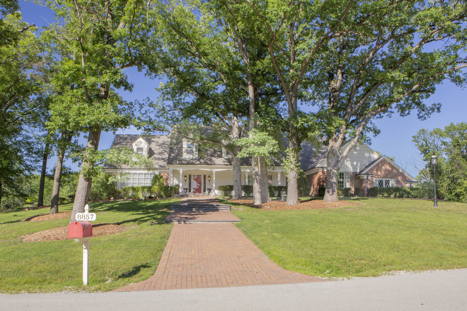 8857 Johnston Road Burr Ridge, IL 60527 - Photo 4 of 47 a front view of a building with garden