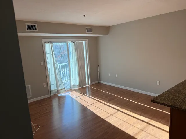 $2,195 | 670 Bedford Street, Unit 101, Whitman, MA 02382