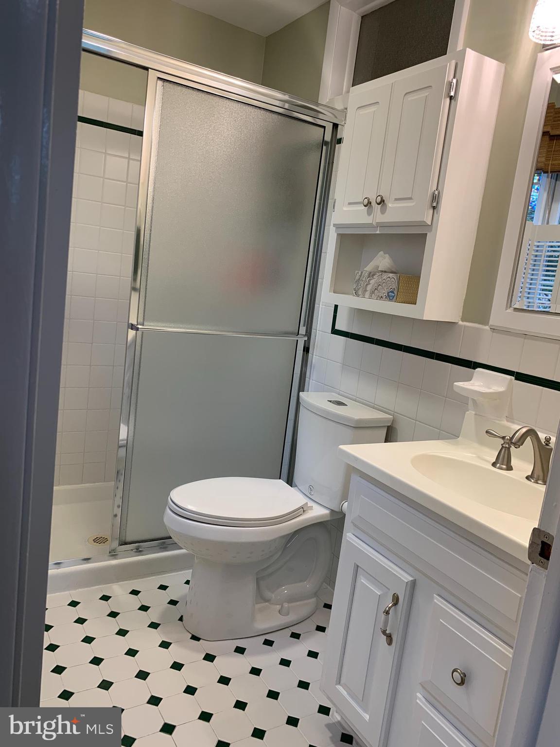 147 Harned Road Springfield, PA 19064 - Photo 25 of 56 Ceramic Tile en suite Bath
