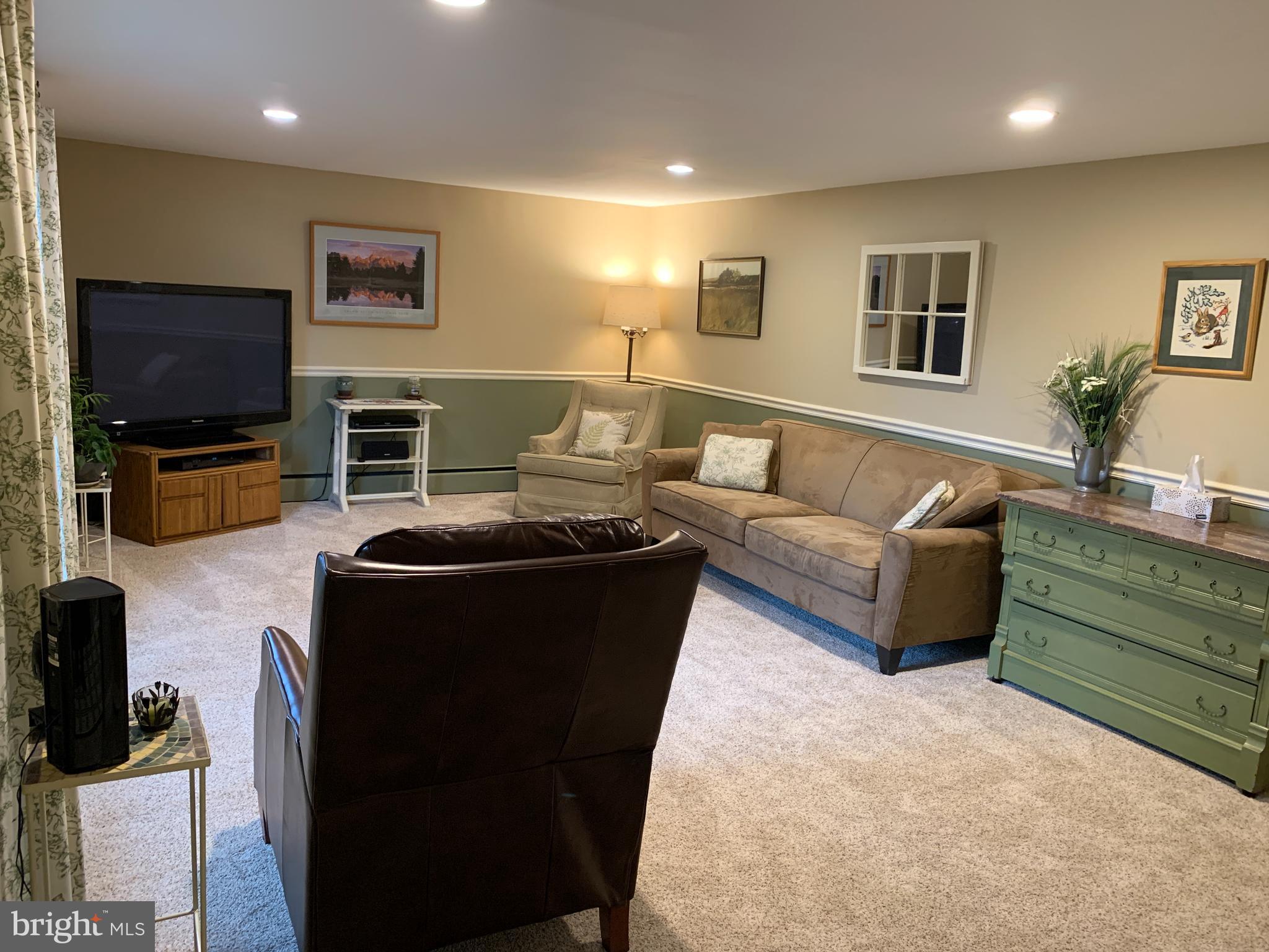 147 Harned Road Springfield, PA 19064 - Photo 39 of 56 Large & Comfy Family Room
