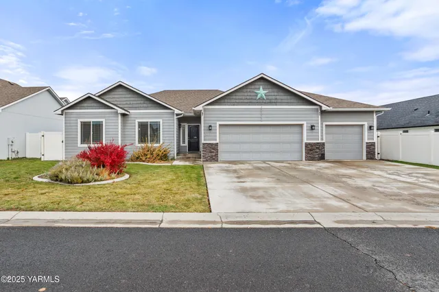 $449,000 | 2017 South 59th Avenue, Yakima, WA 98903