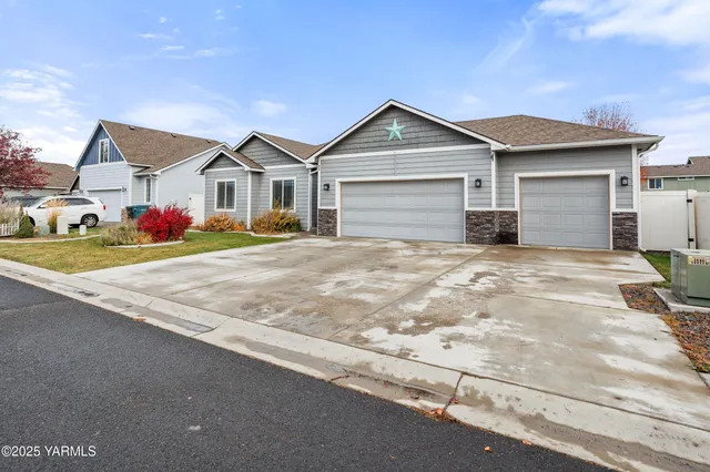 $449,000 | 2017 South 59th Avenue, Yakima, WA 98903