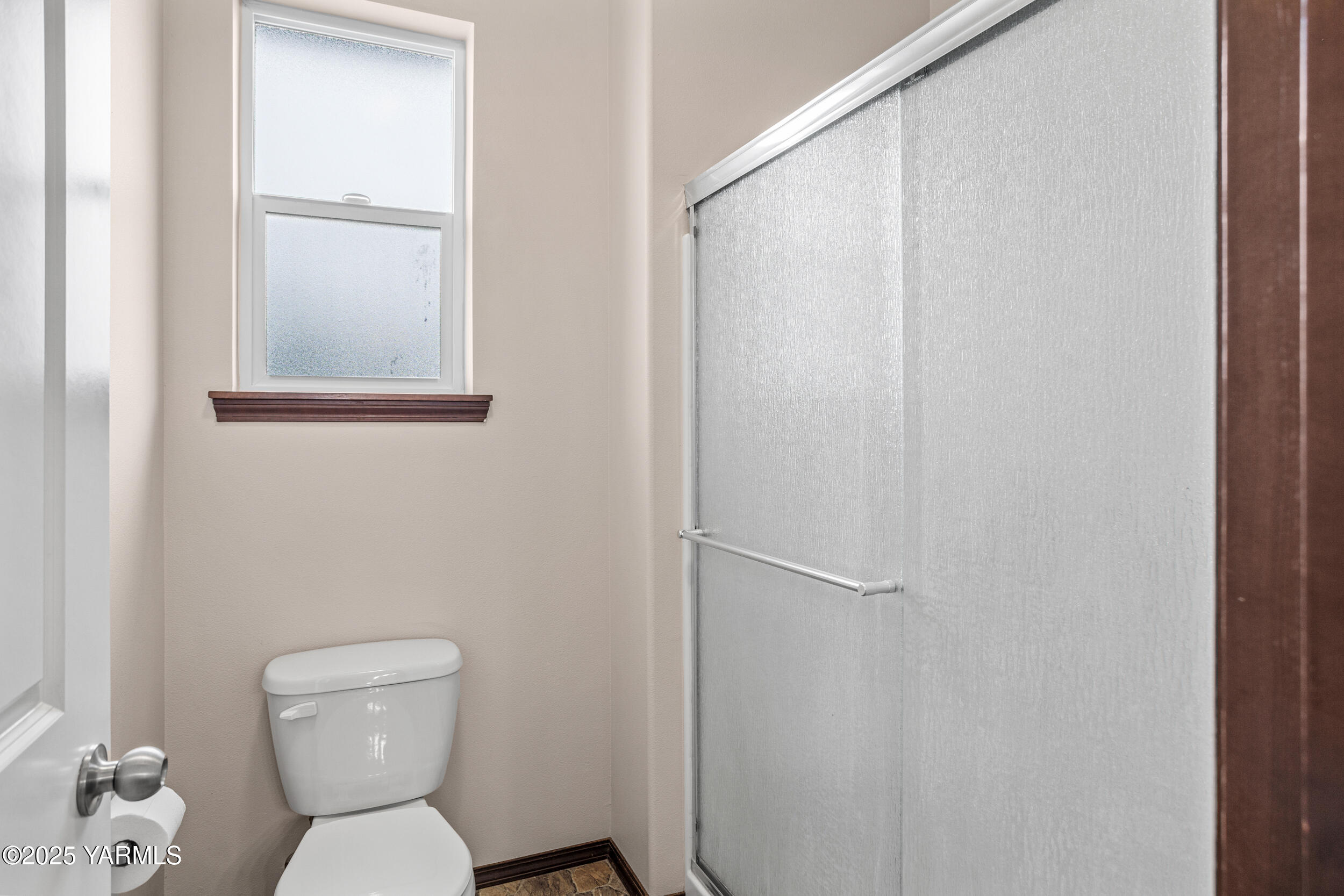 2017 South 59th Avenue Yakima, WA 98903 - Photo 21 of 32 a bathroom with a toilet and a shower curtain