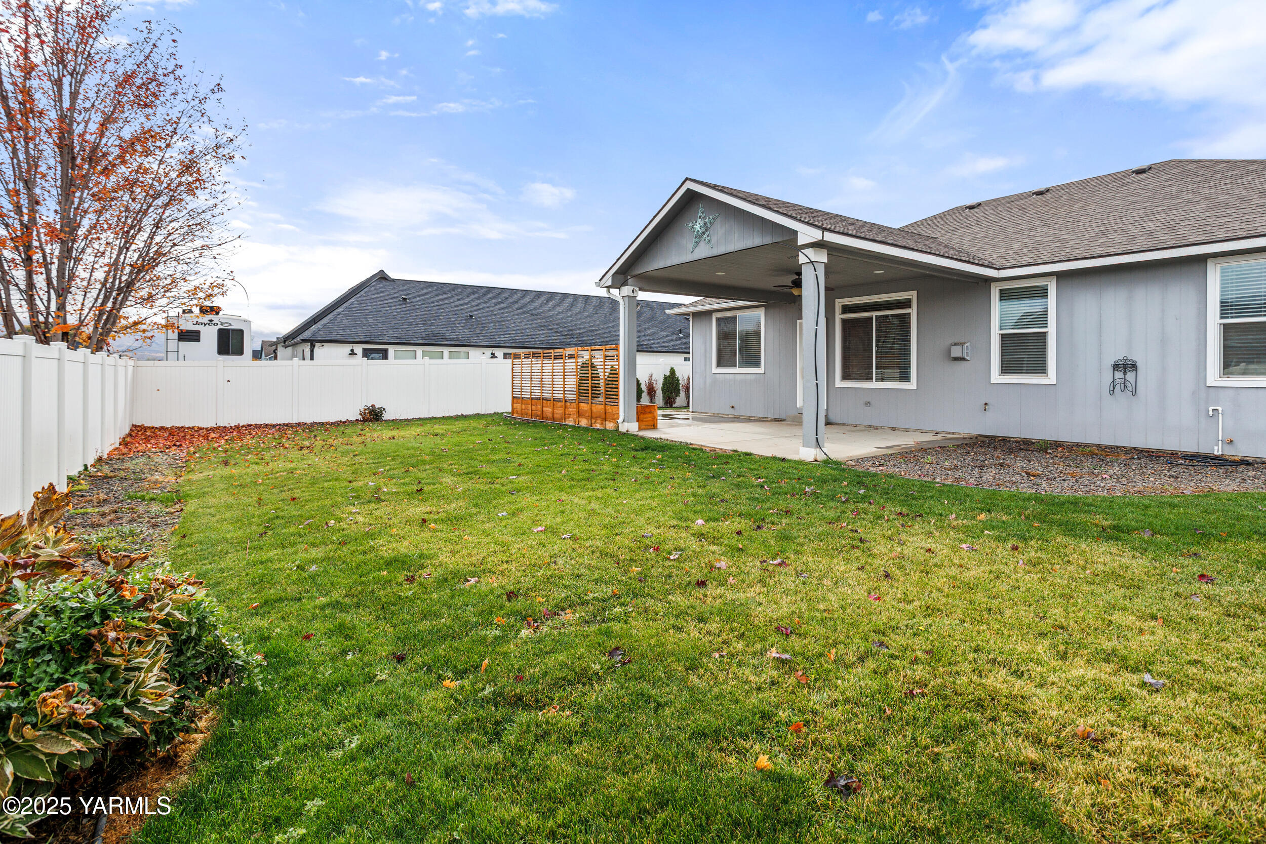 2017 South 59th Avenue Yakima, WA 98903 - Photo 30 of 32 a front view of a house with a yard and garage