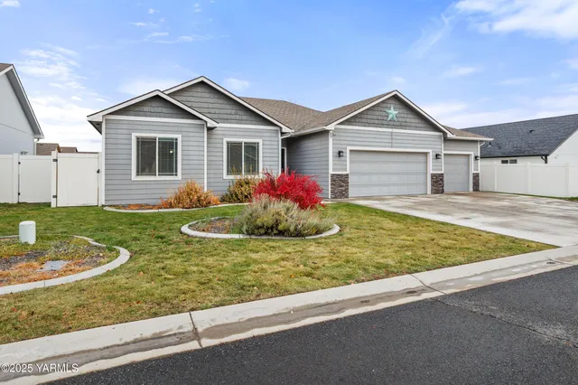 $449,000 | 2017 South 59th Avenue, Yakima, WA 98903