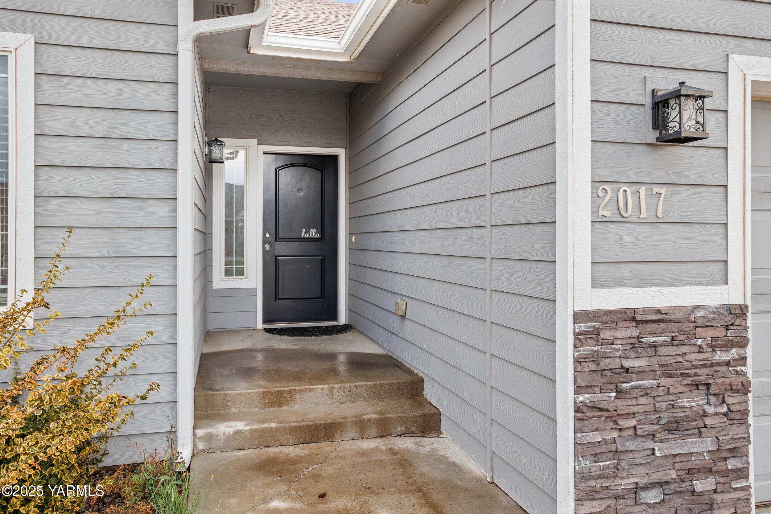 2017 South 59th Avenue Yakima, WA 98903 - Photo 4 of 32 a view of front door