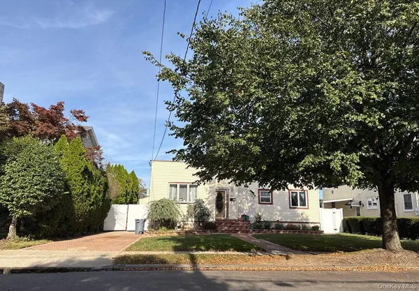 $525,000 | 163 Wynsum Avenue, Merrick, NY 11566