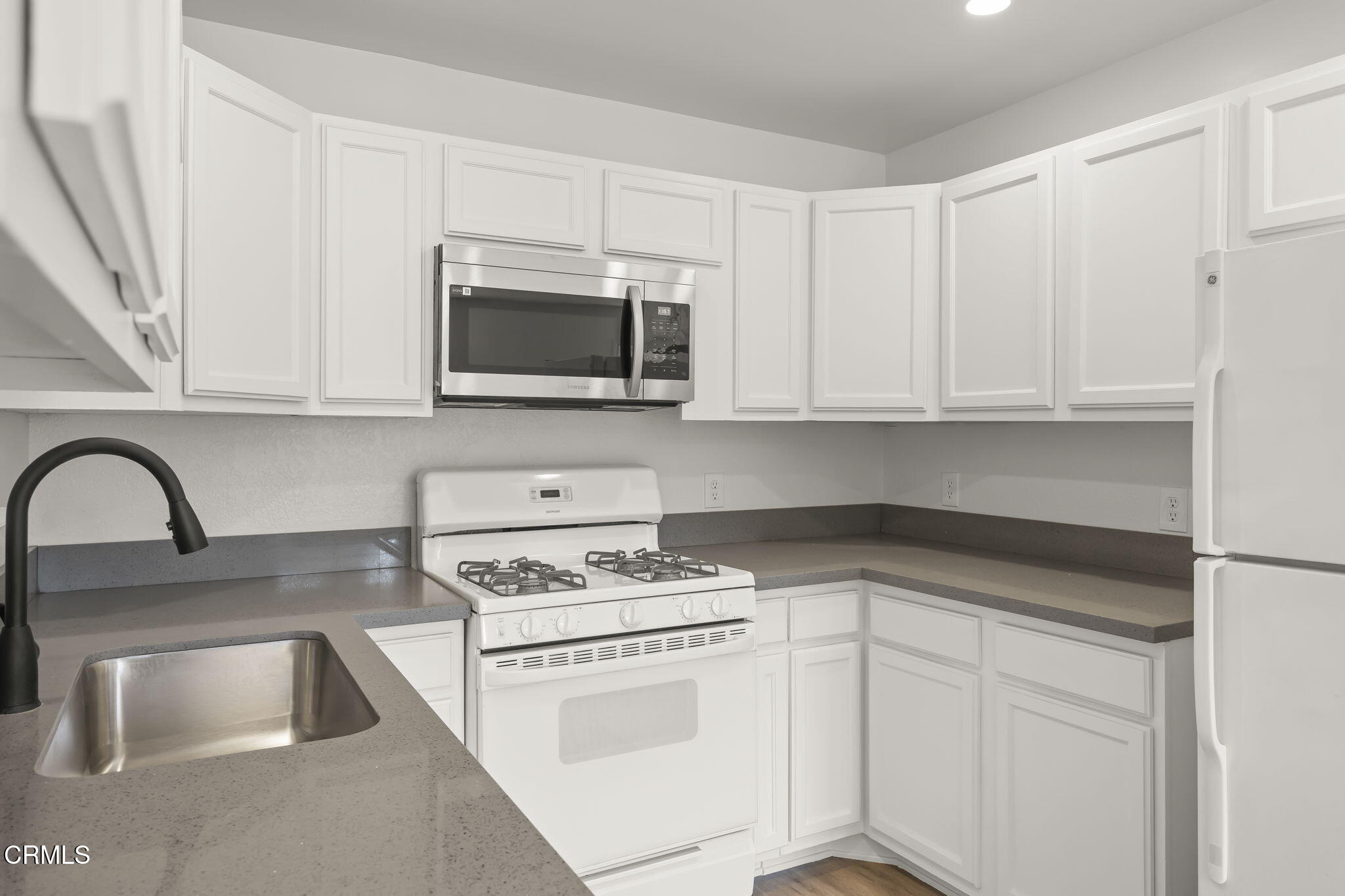 403 Burnham Road Oak View, CA 93022 - Photo 11 of 24 12-web-or-mls-Upmarketmedia_403Bur-36