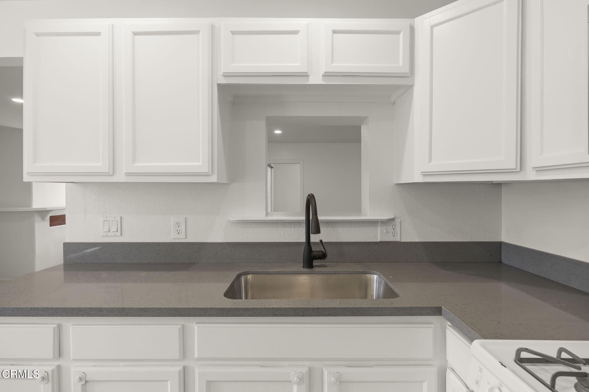 403 Burnham Road Oak View, CA 93022 - Photo 10 of 24 11-web-or-mls-Upmarketmedia_403Bur-33