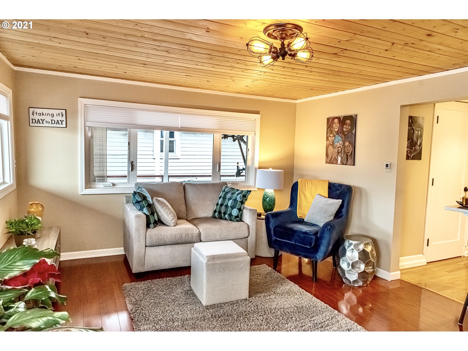 535 Northeast Bridgeton Road, Unit 4 Portland, OR 97211 - Photo 5 of 27 Living Room