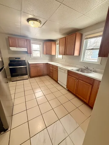 $3,000 | 117 Coburn Street, Unit 1, Lowell, MA 01850