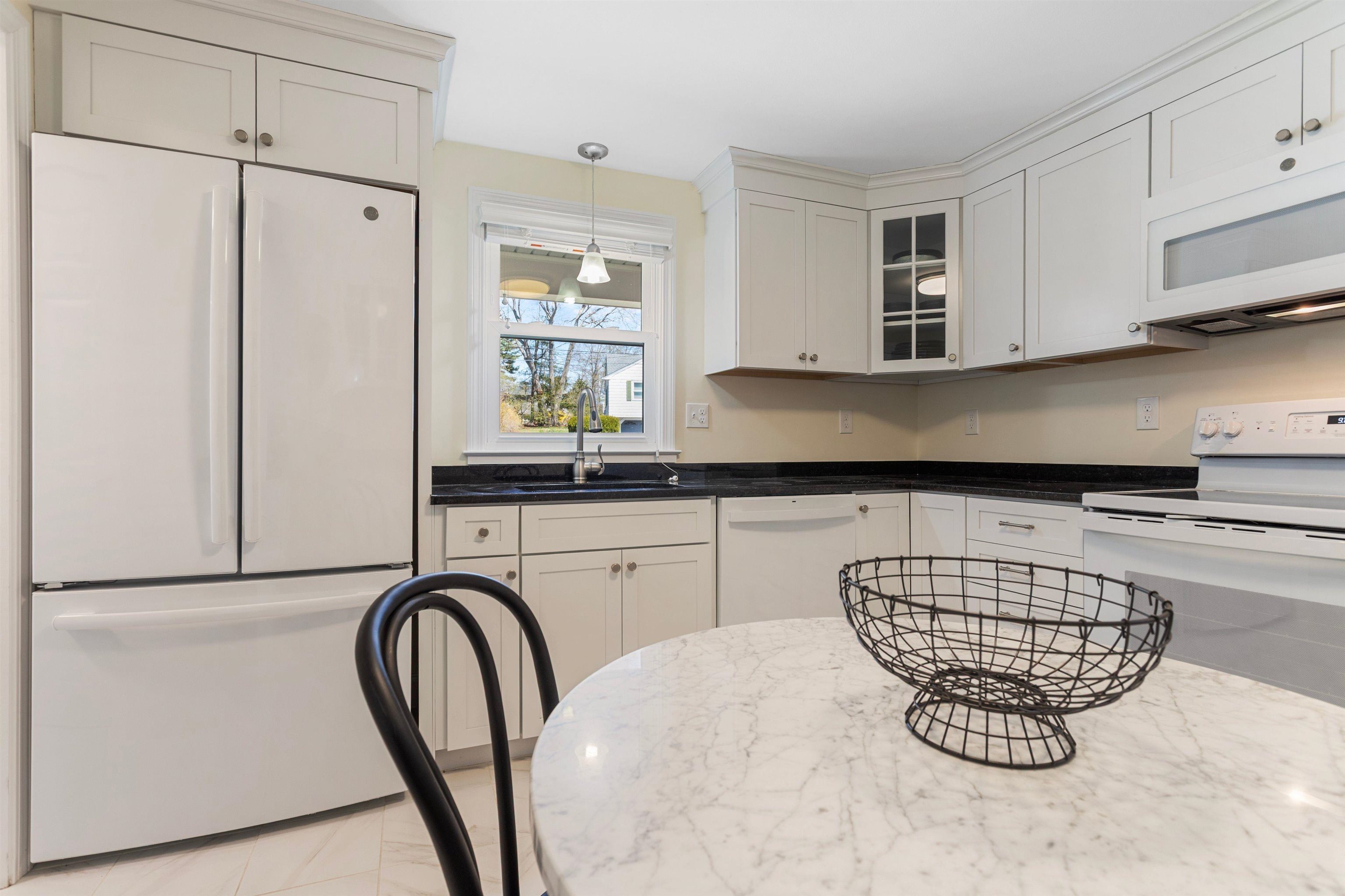 9 Carolan Avenue Hampton, NH 03842 - Photo 3 of 41
