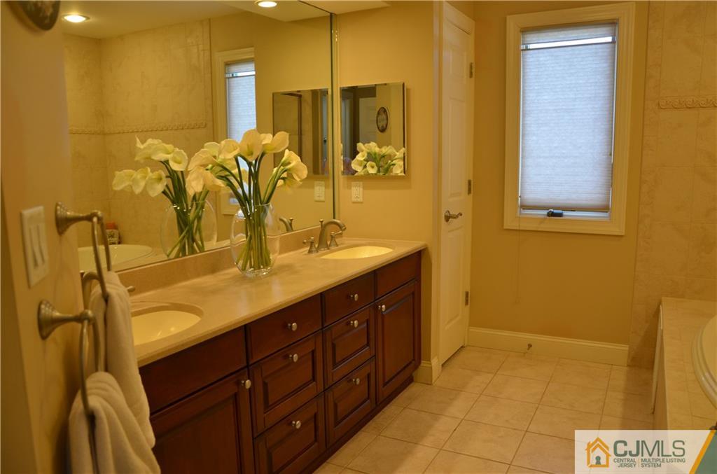66 Hamlin Road Edison, NJ 08817 - Photo 13 of 25 Gallery Image 13